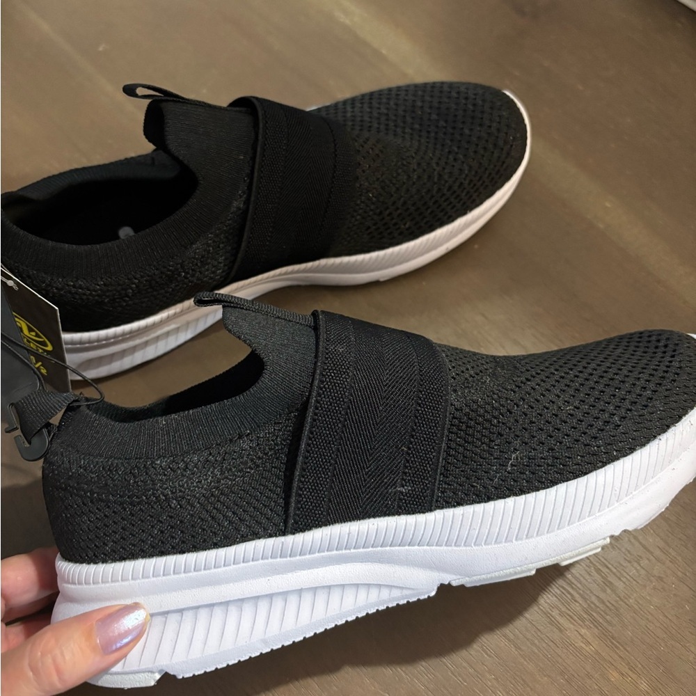 Men's Athletic Works Slip-On Knit Athletic Shoes - Black Sz 8.5 - Picture 5 of 6